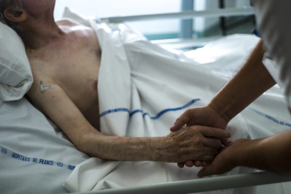 Aide à mourir et euthanasie : il est temps de mettre fin à une hypocrisie qui n’a que trop duré