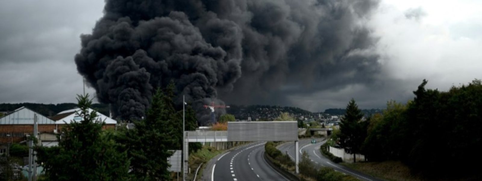 Photo AFP Incendie de Lubrizol